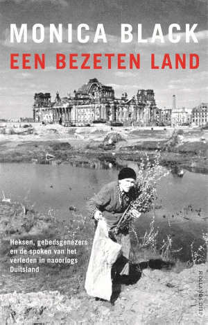 Monica Black Een bezeten land Recensie