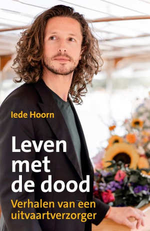 Iede Hoorn Leven met de dood recensie