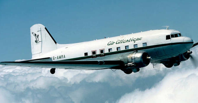 Douglas DC-3 Legends of Flight Book 10