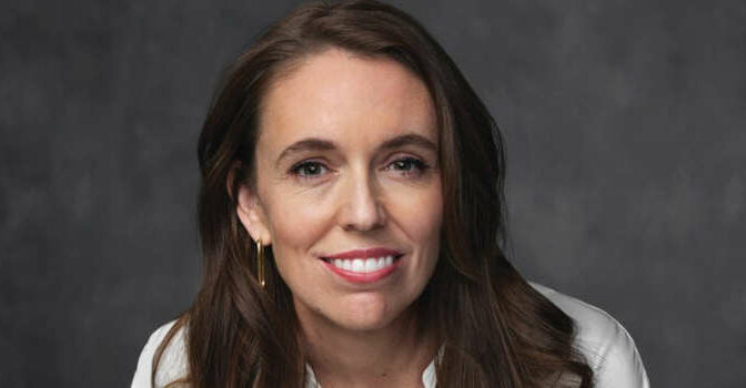 De nieuwe macht boek van Jacinda Ardern over het leiderschap van de toekomst