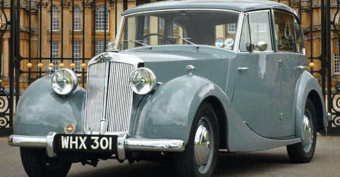 Triumph Razoredge John Bath boek over de Engelse auto