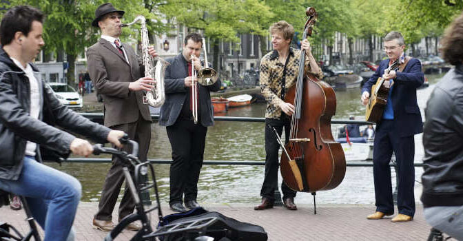 Nederlandse muziek boeken over bands, orkesten, zangers en muzikanten uit Nederland