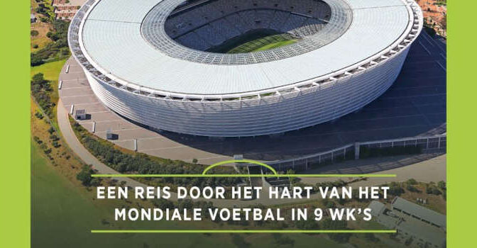 De wereld aan mijn voeten Simon Kuper boek over een reis door het hart van het mondiale voetbal in 9 WK's