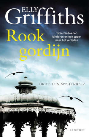 Elly Griffiths Rookgordijn recensie