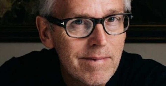 112x Derk boek van Derk Sauer met een selectie van 34 jaar columns voor Het Parool