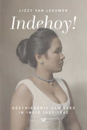 Lizzy van Leeuwen Indehoy recensie