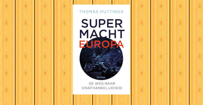 Supermacht Europa boek van Thomas Huttinga over de weg naar onafhankelijkheid